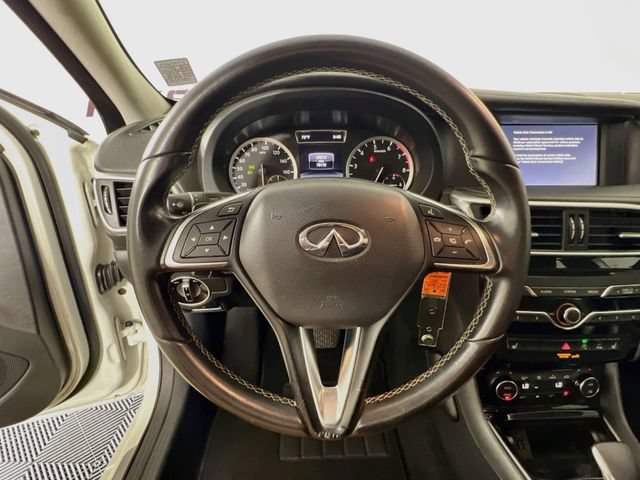 Used 2017 INFINITI QX30 Premium w/ Navigation Package FWD image 12