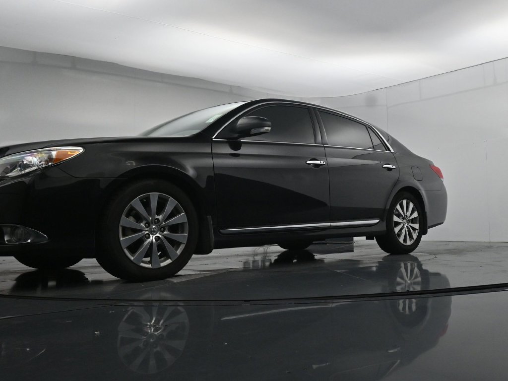 Used 2011 Toyota Avalon Limited FWD image 30