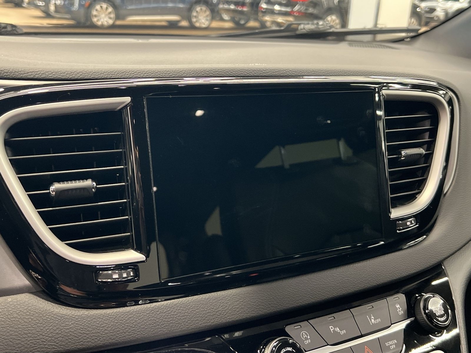 Used 2025 Chrysler Pacifica Select FWD image 16