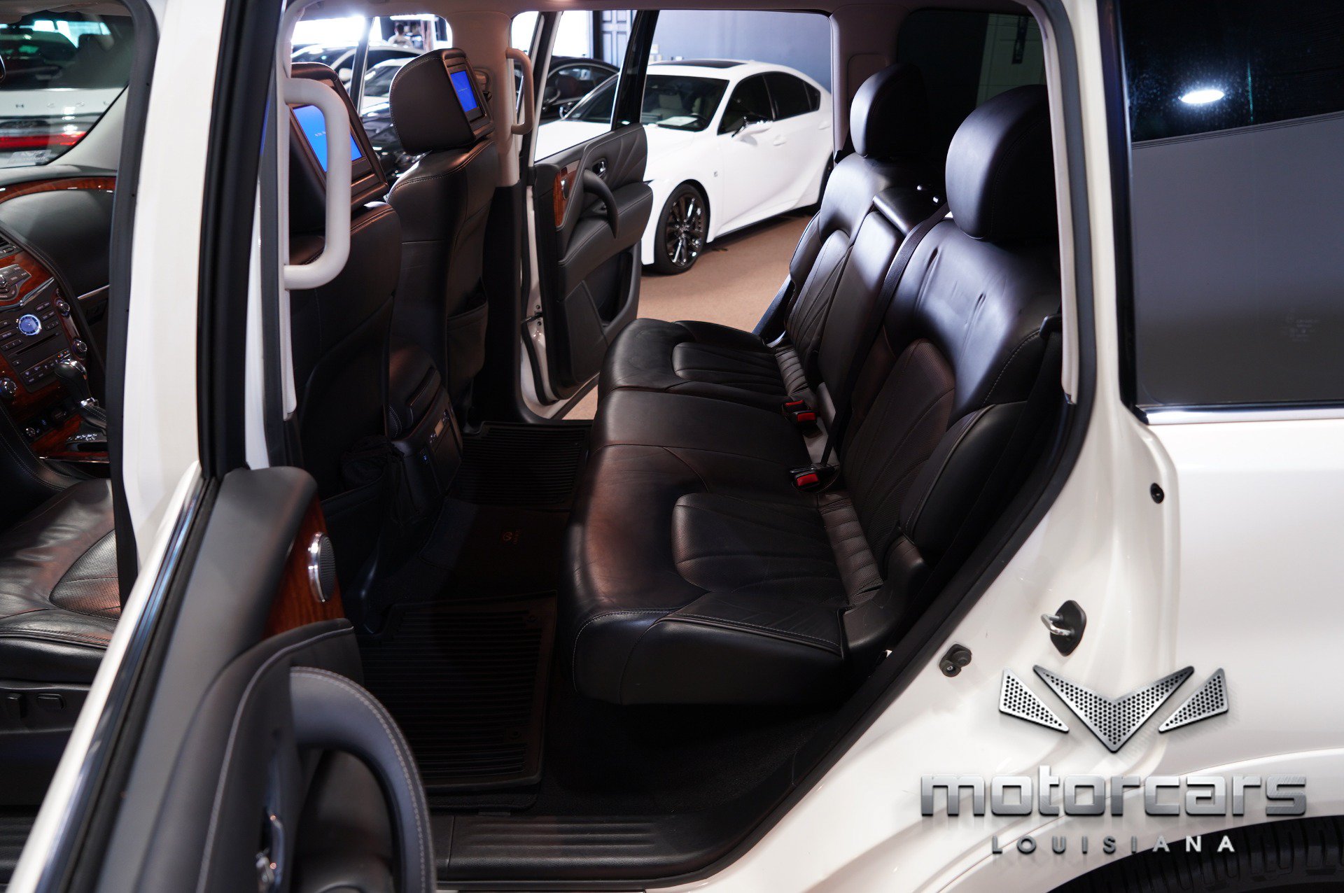 Used 2017 INFINITI QX80 2WD w/ Deluxe Technology Package image 36
