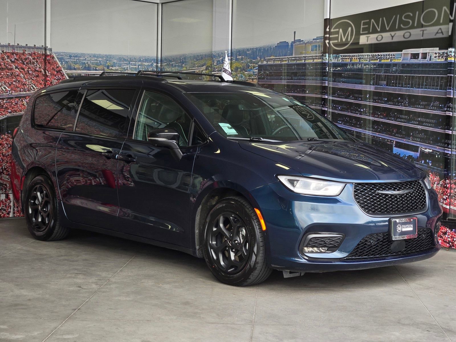 Used 2024 Chrysler Pacifica Premium