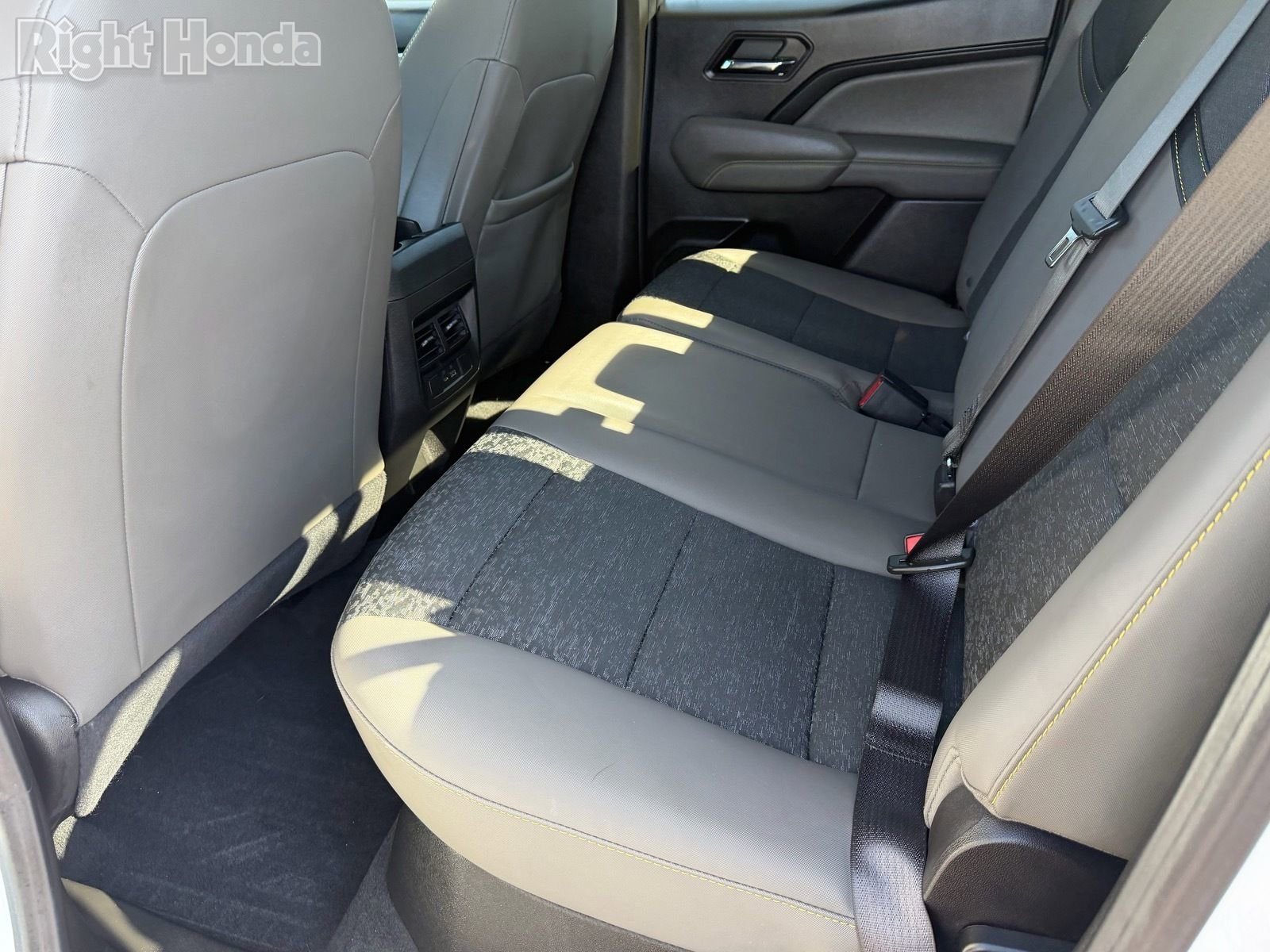 Used 2024 Chevrolet Colorado ZR2 w/ Technology Package AWD/4WD image 18