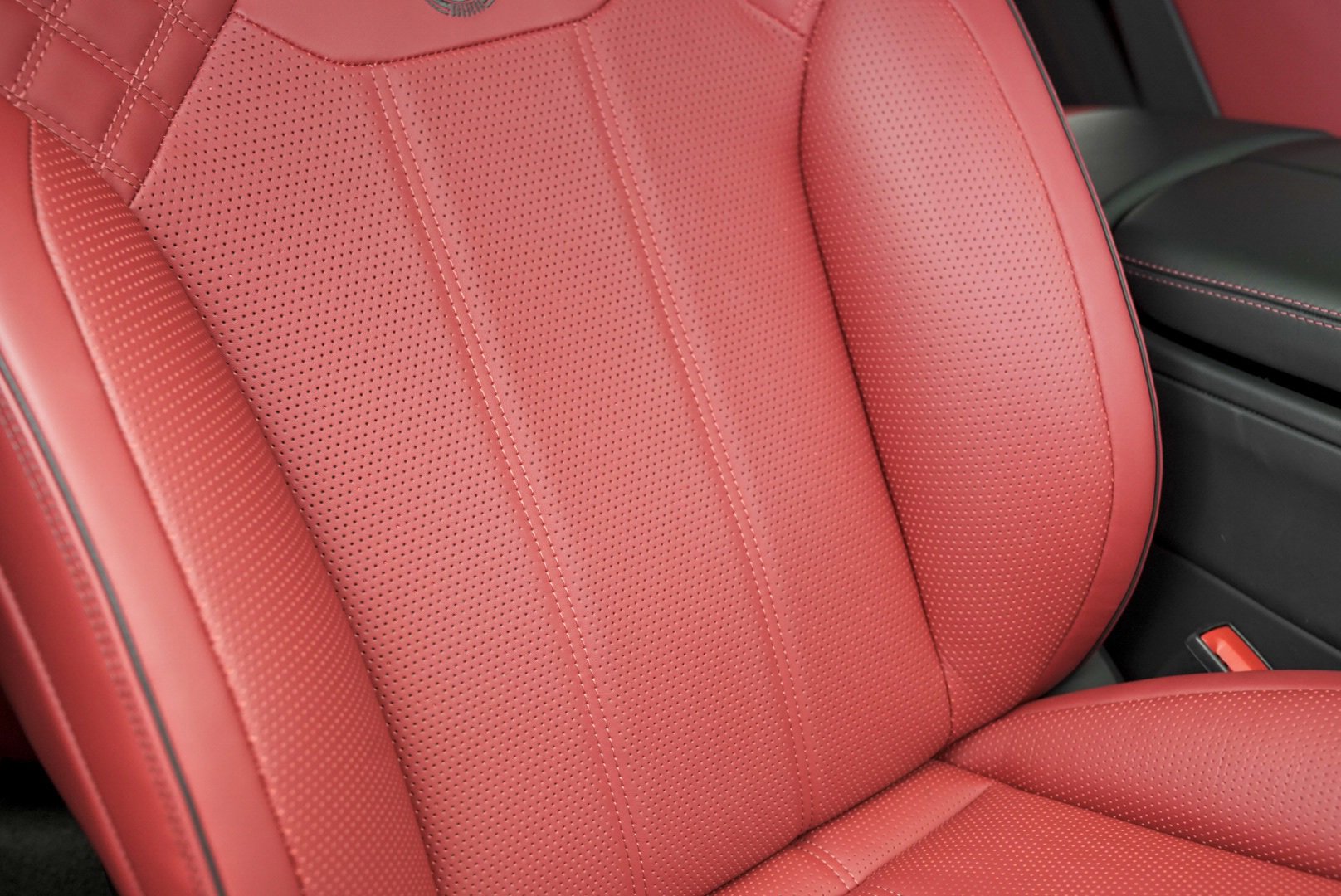 Used 2022 Bentley Bentayga image 54