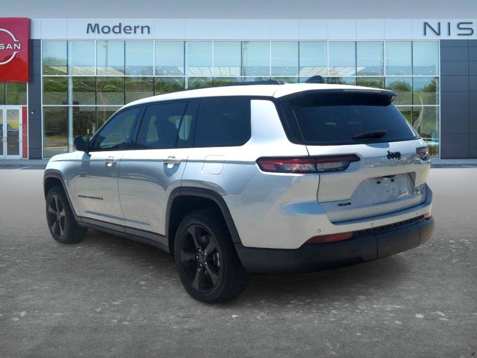 Used 2023 Jeep Grand Cherokee L Altitude AWD/4WD image 3