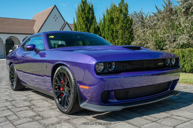 Used 2016 Dodge Challenger SRT Hellcat image 12