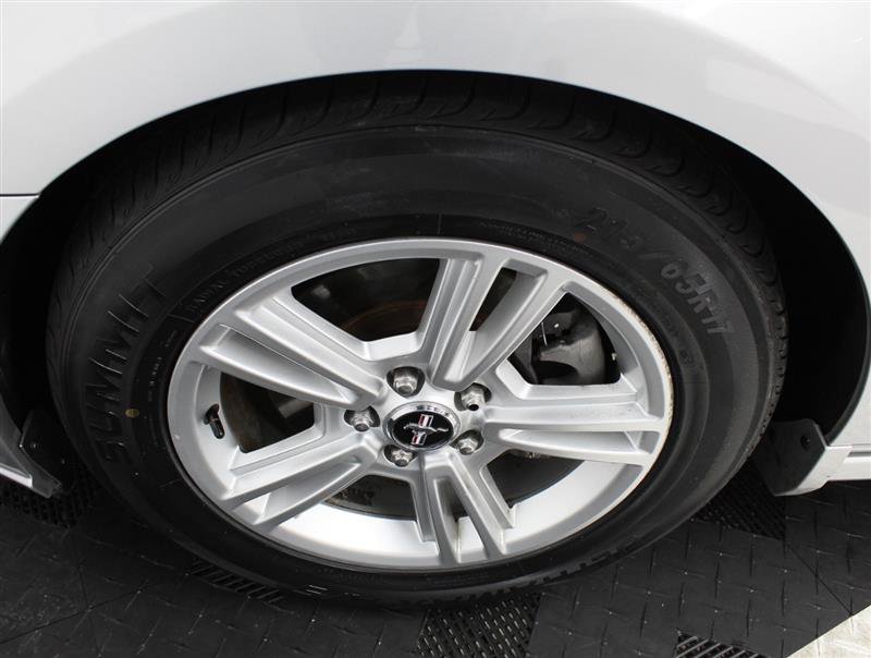 Used 2013 Ford Mustang Coupe RWD image 17