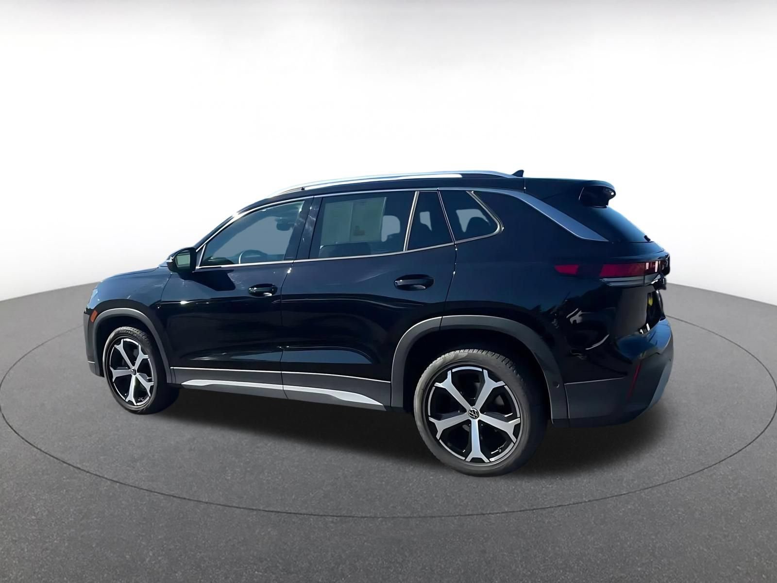 Used 2026 Volkswagen Tiguan SE AWD/4WD image 10