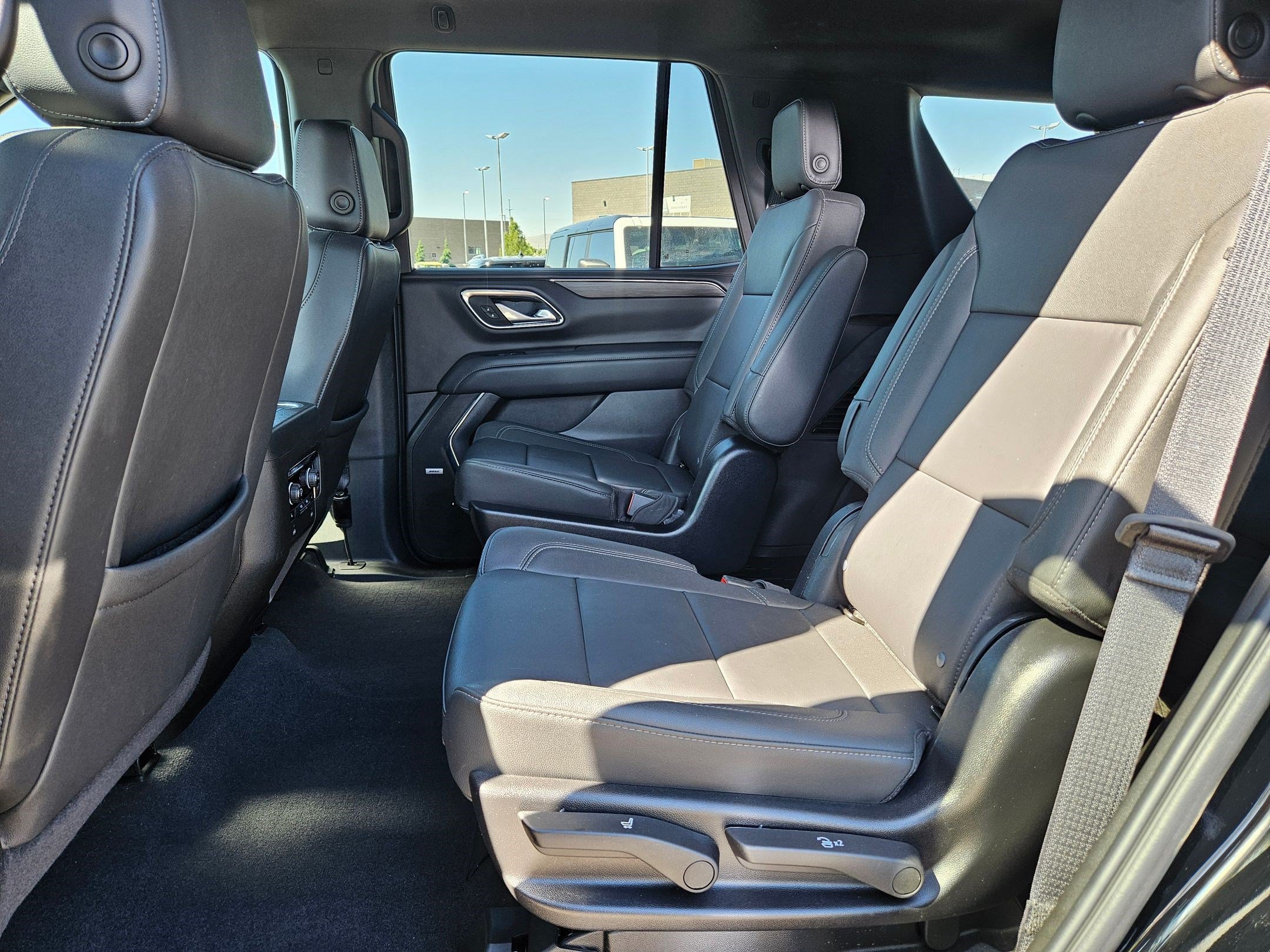 Used 2024 Chevrolet Tahoe Z71 w/ Z71 Off-Road Package AWD/4WD image 27