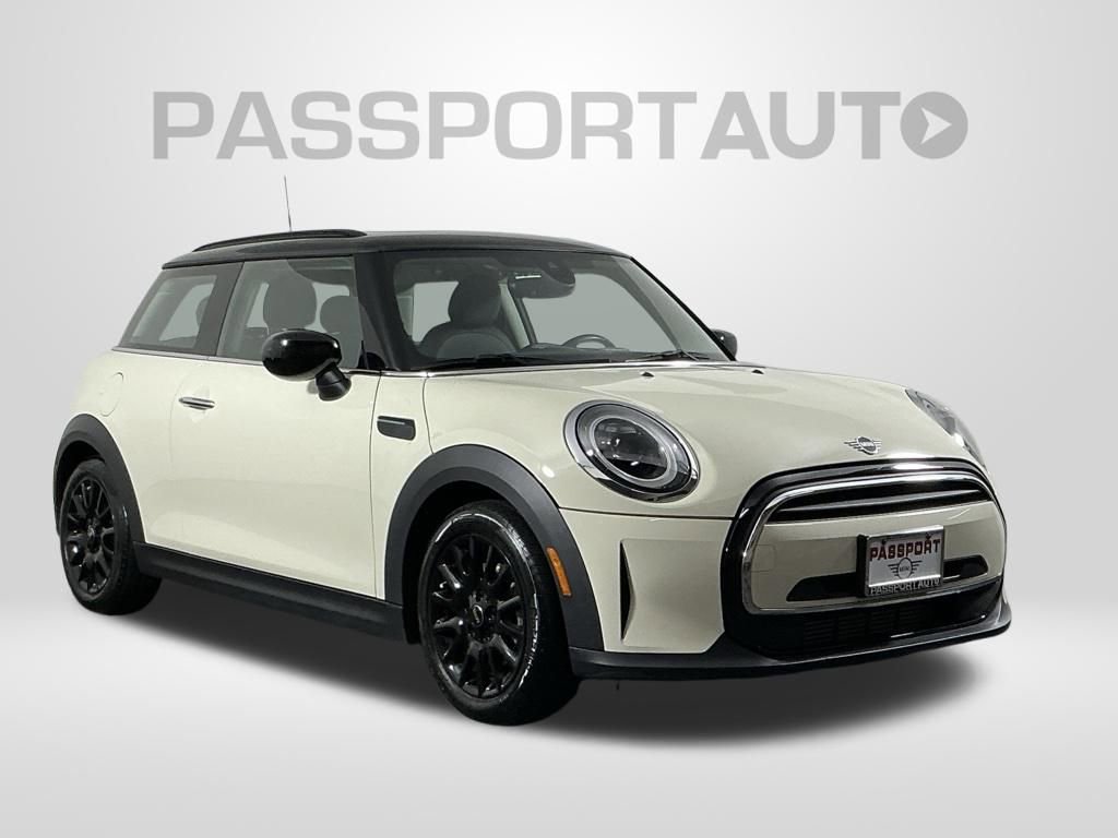 Used 2023 MINI Cooper 2-Door Hardtop image 3