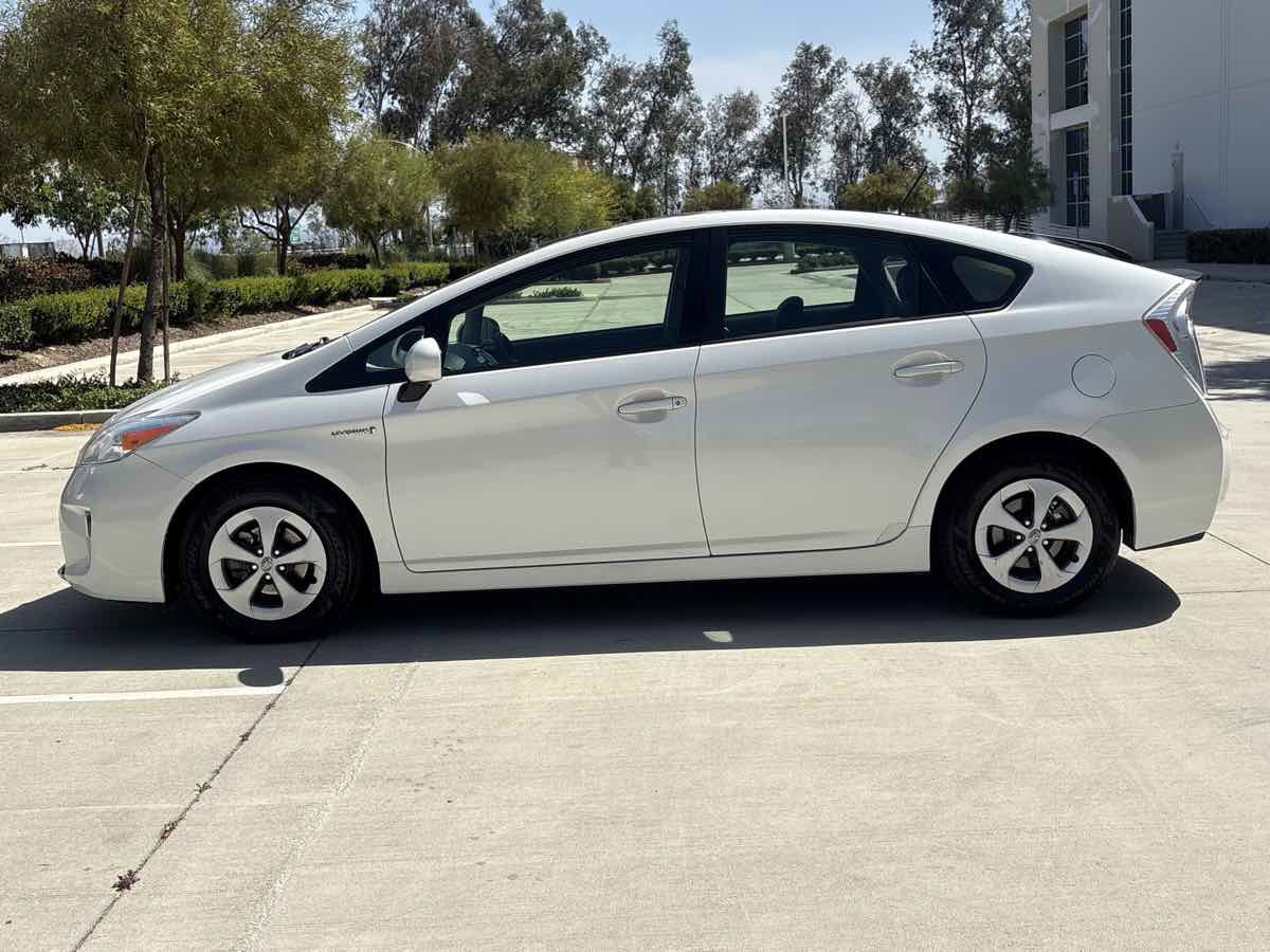 Used 2012 Toyota Prius Four w/ Deluxe Solar Roof Pkg FWD image 6
