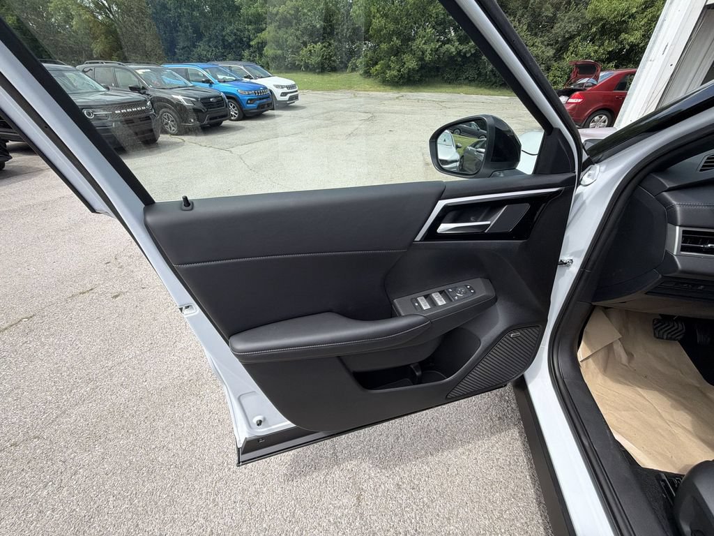 New 2026 Mitsubishi Outlander LE FWD image 13