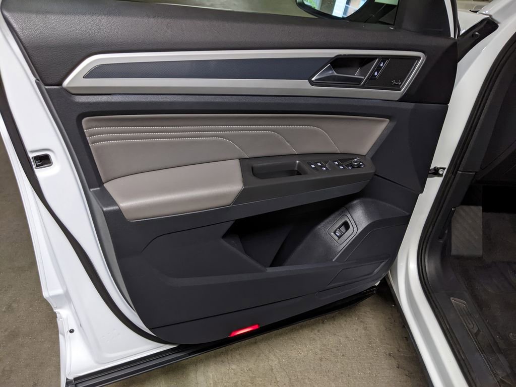 Certified 2022 Volkswagen Atlas SEL Premium AWD/4WD image 9