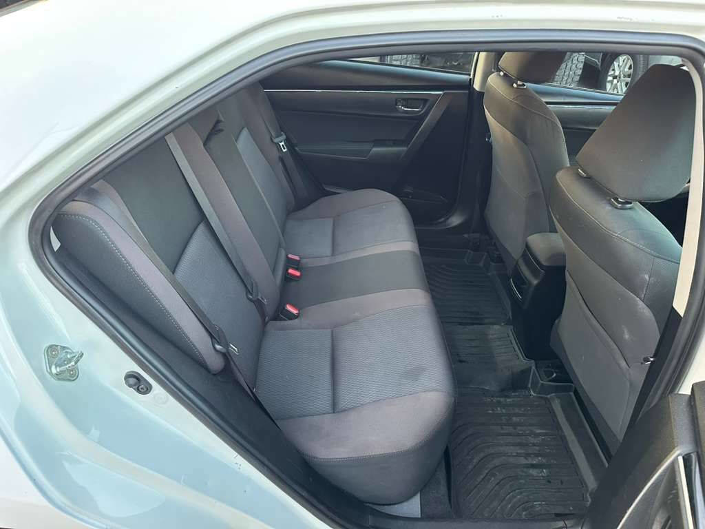 Used 2018 Toyota Corolla LE image 21