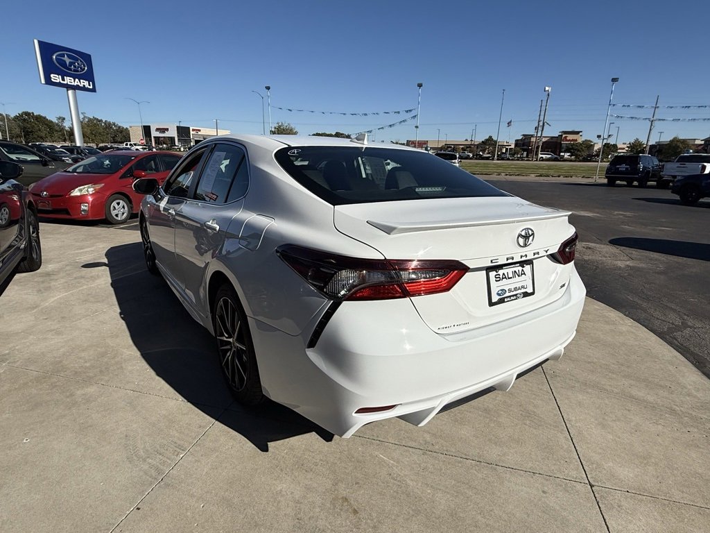 Used 2023 Toyota Camry SE image 3