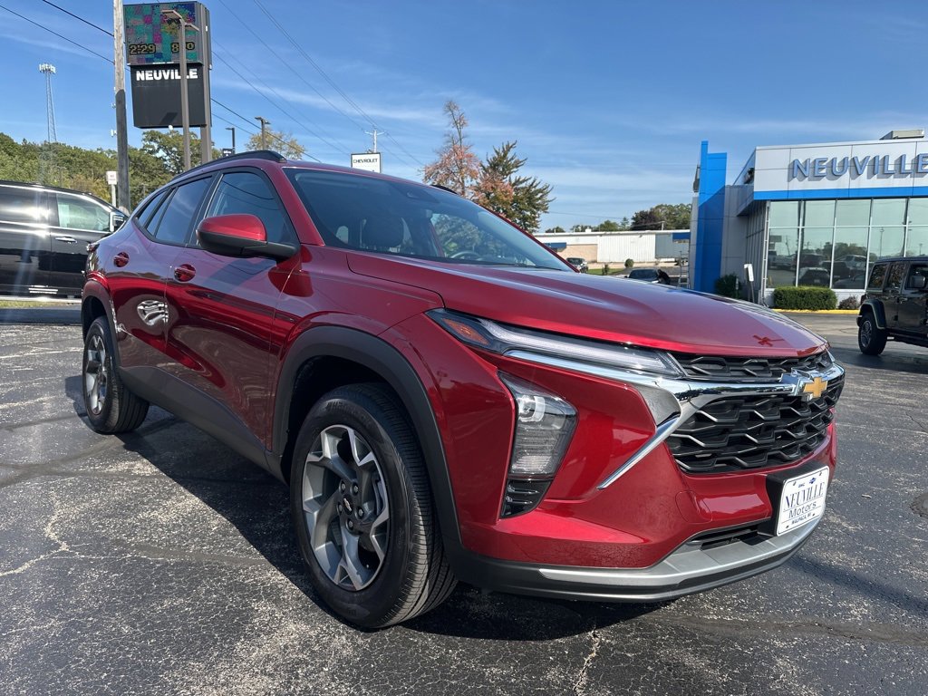 Used 2025 Chevrolet Trax LT w/ Driver Confidence Package image 1