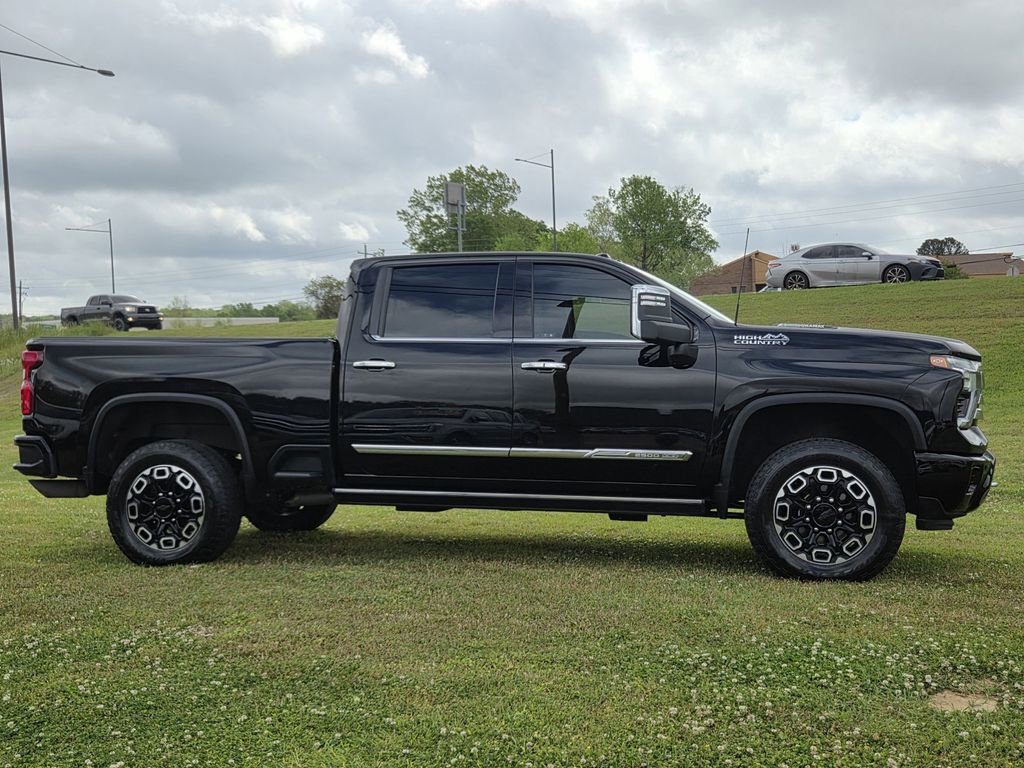 Used 2024 Chevrolet Silverado 2500 High Country w/ High Country Premium Package image 3