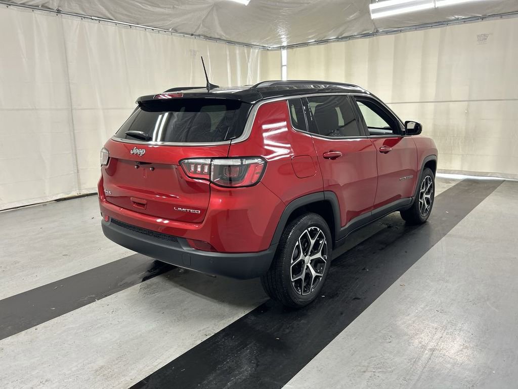Used 2024 Jeep Compass Limited AWD/4WD image 2