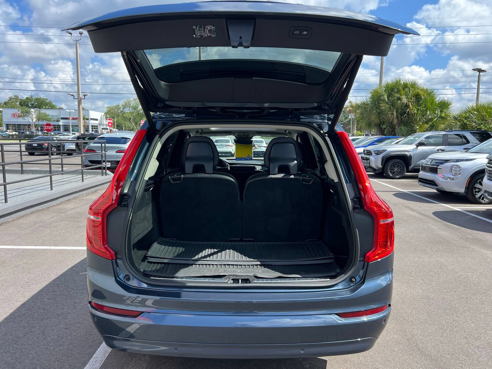 Used 2023 Volvo XC90 B5 Core AWD/4WD image 19