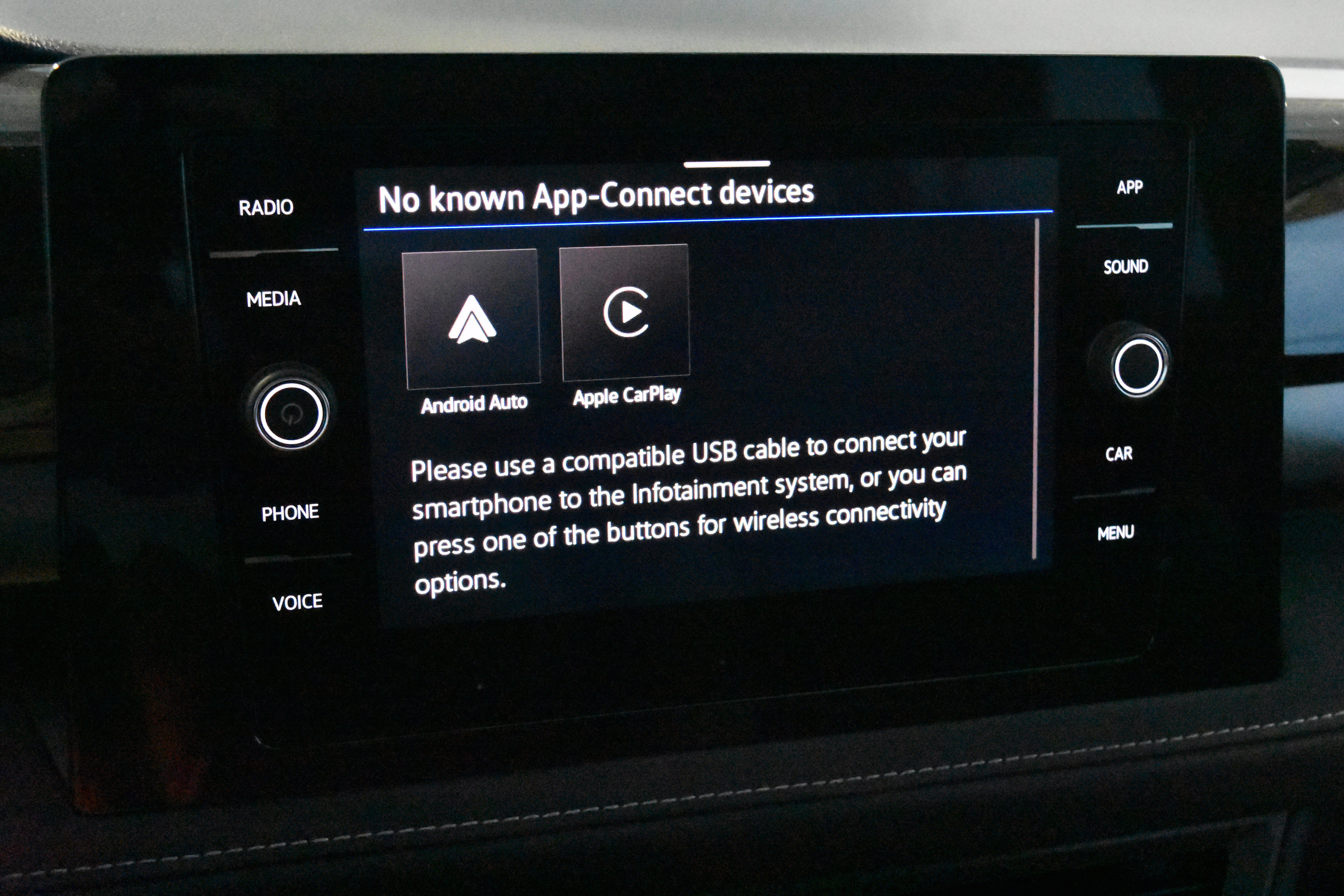 New 2026 Volkswagen Taos SE FWD image 8
