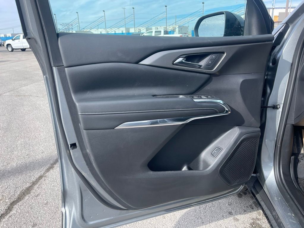 Used 2025 Chevrolet Traverse LT w/ LPO, Floor Liner Package AWD/4WD image 18