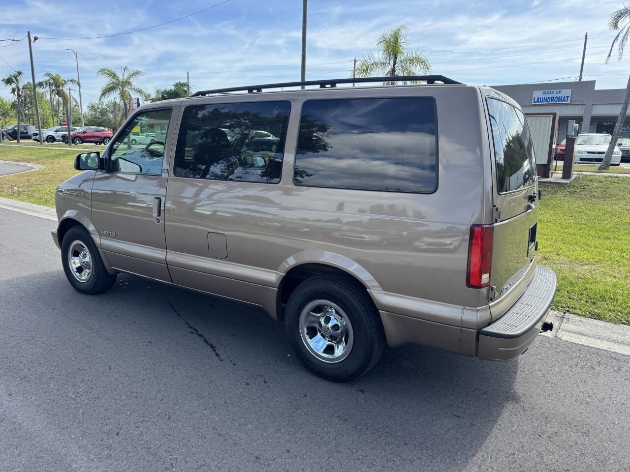Used 2002 Chevrolet Astro RWD image 3