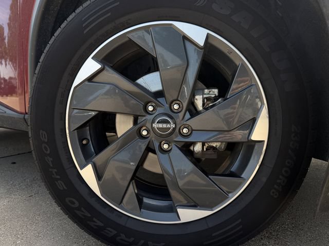 Used 2025 Nissan Rogue SV AWD/4WD image 9