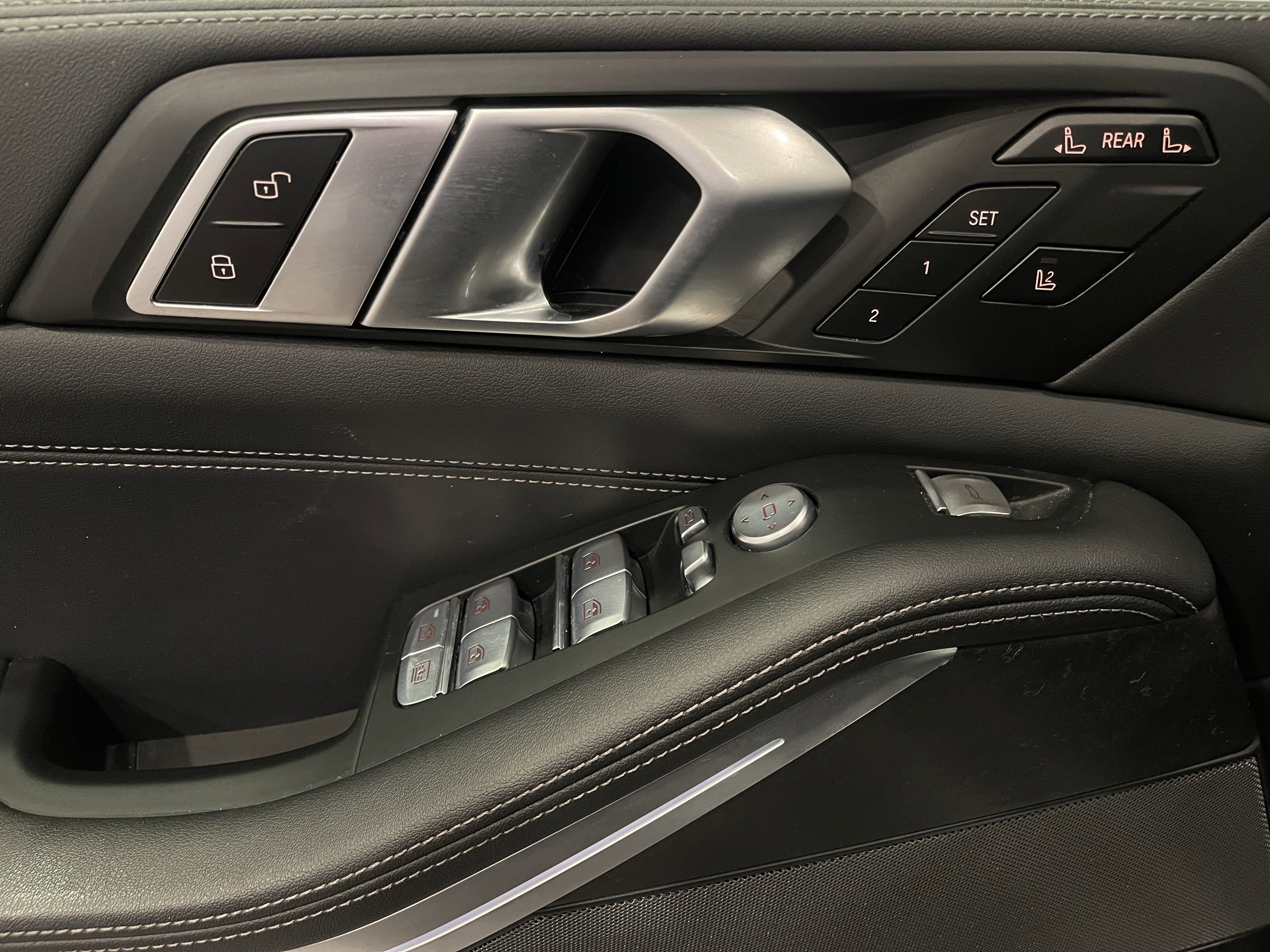 Used 2023 BMW X7 xDrive40i w/ M Sport Package image 12