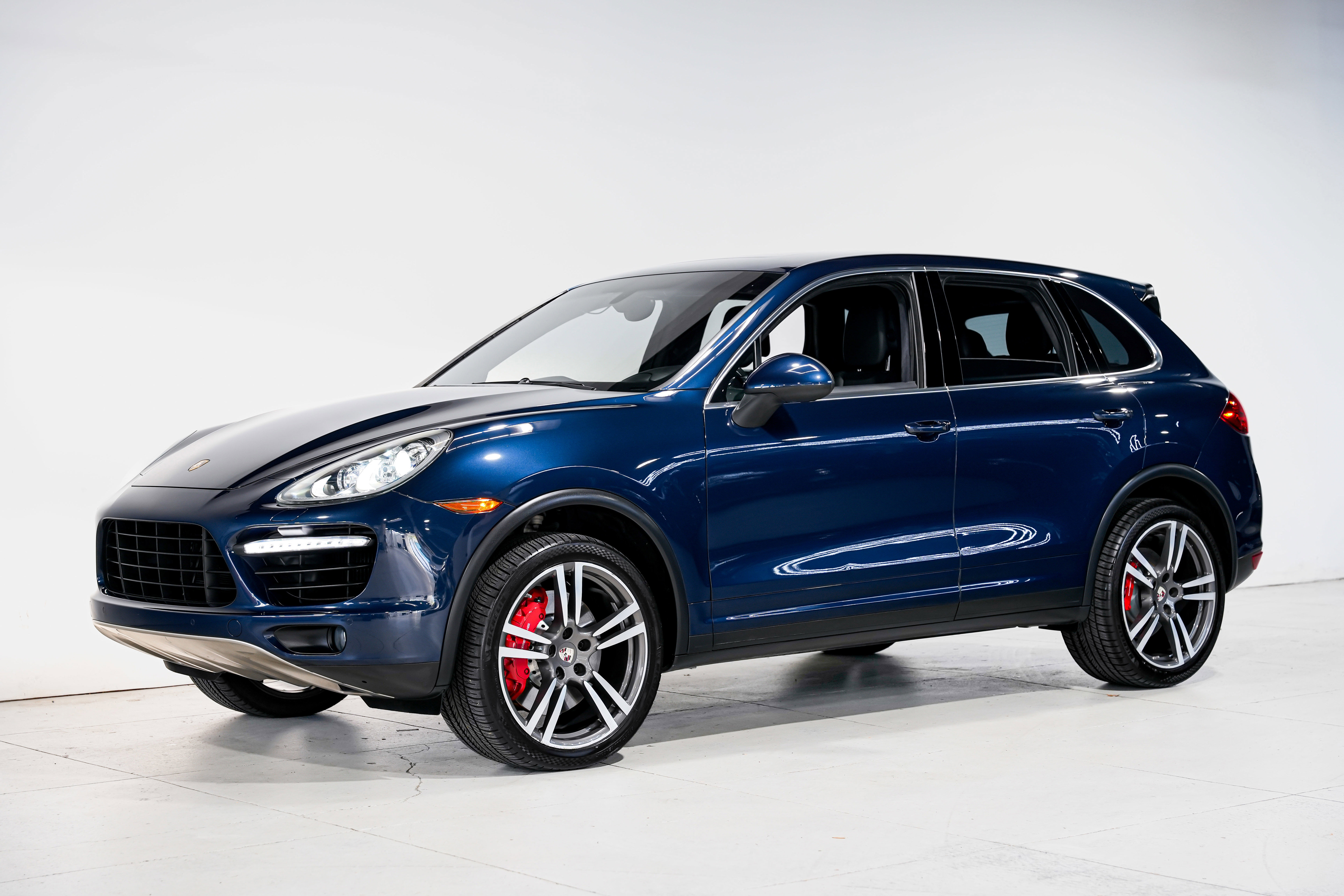 Used 2012 Porsche Cayenne Turbo image 6