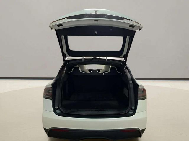 Used 2022 Tesla Model X image 12