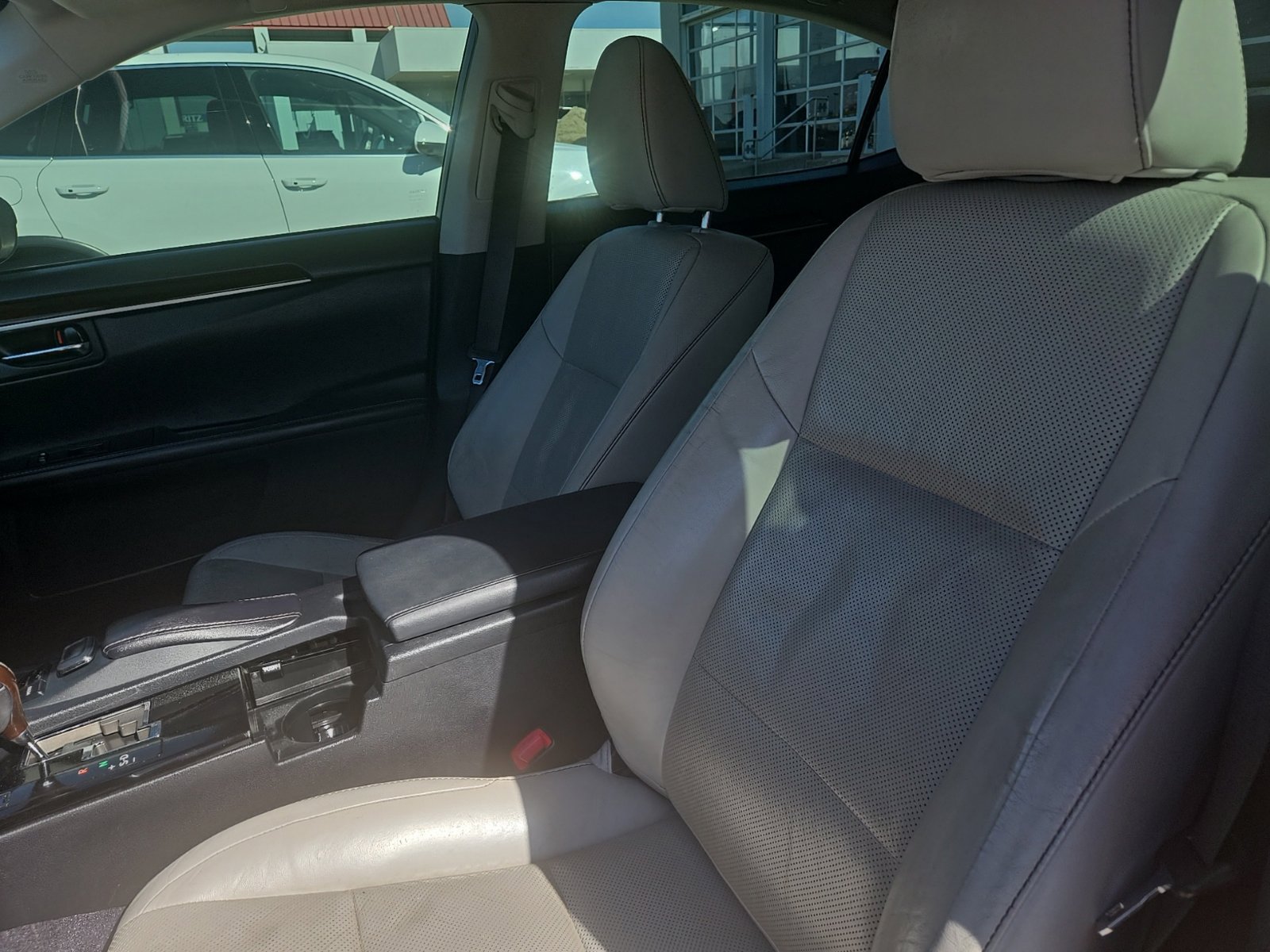 Used 2015 Lexus ES 350 w/ Luxury Package FWD image 13
