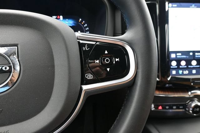 Used 2023 Volvo XC60 B5 Ultimate w/ Climate Package AWD/4WD image 25