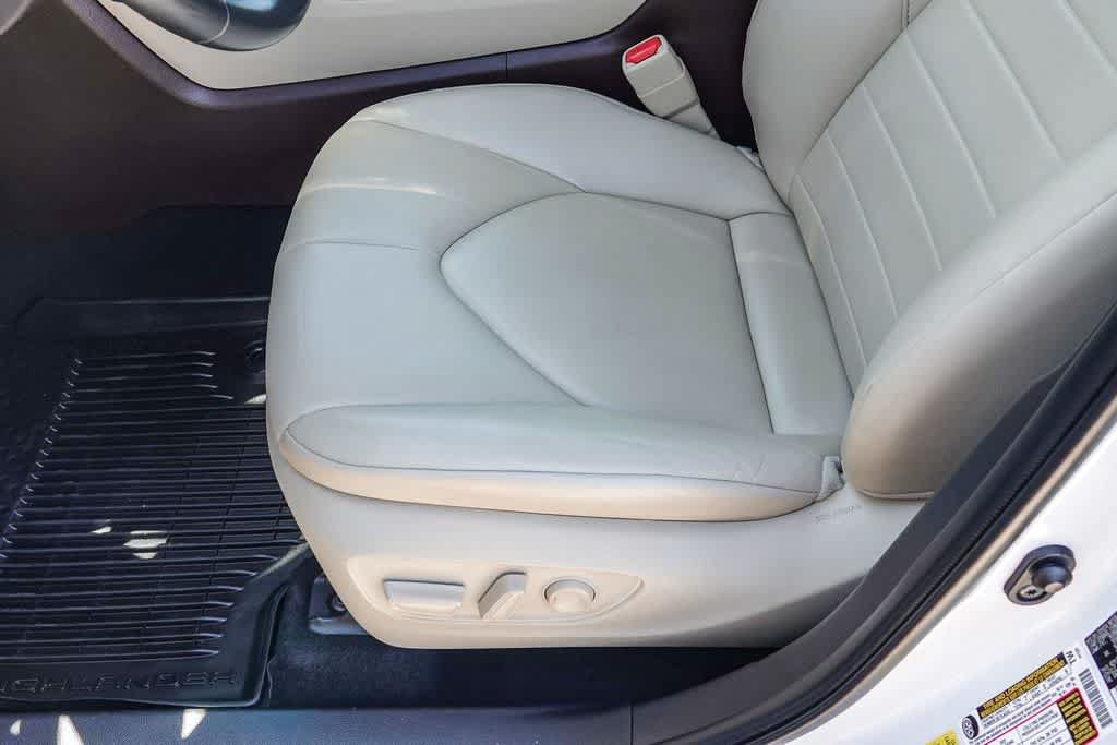Used 2022 Toyota Highlander XLE FWD image 20