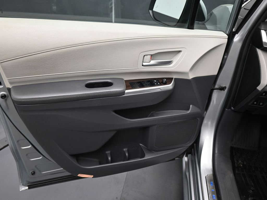 Used 2021 Toyota Sienna XLE image 21