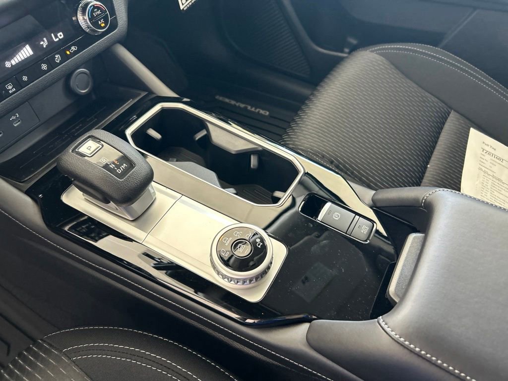New 2026 Mitsubishi Outlander ES FWD image 32