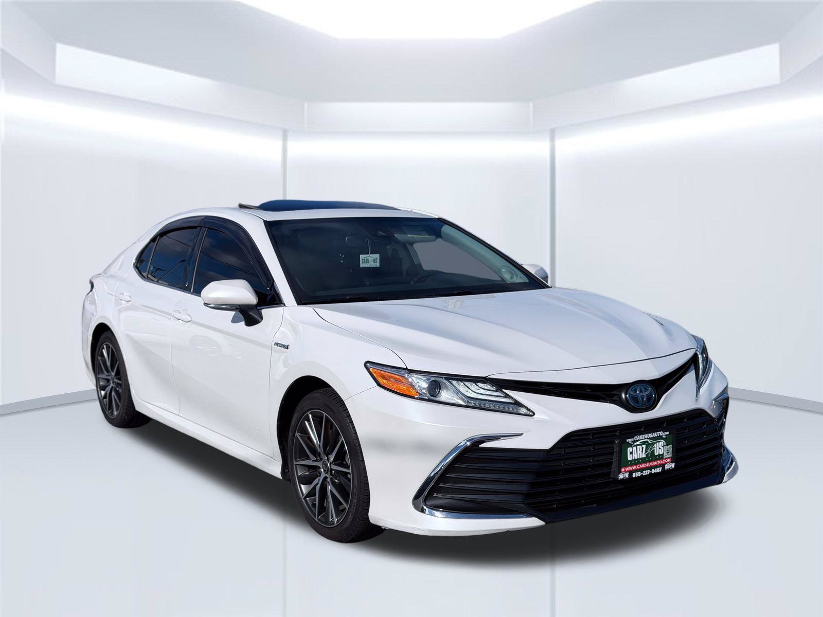 Used 2021 Toyota Camry XLE w/ Navigation Upgrade Package FWD image 3