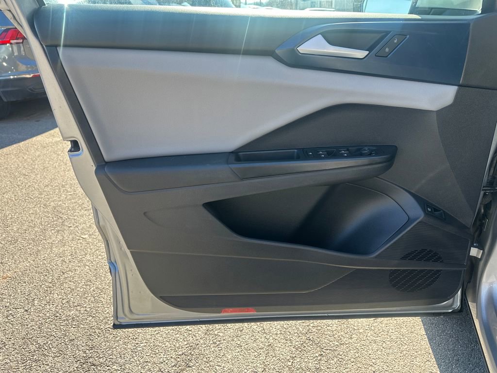 Certified 2022 Volkswagen Taos SE image 5