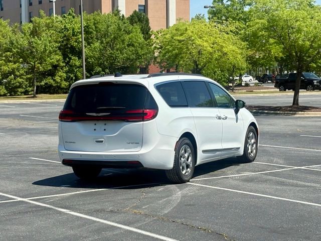 Used 2023 Chrysler Pacifica Limited FWD image 7