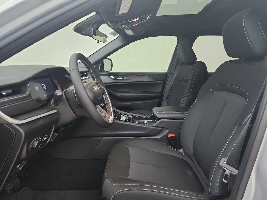 New 2025 Jeep Grand Cherokee Laredo X w/ Luxury Tech Group I image 19