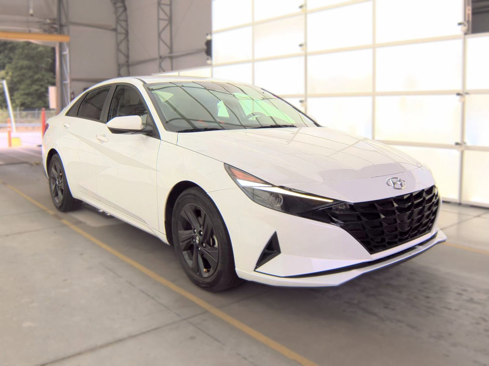 Used 2021 Hyundai Elantra SEL FWD image 2