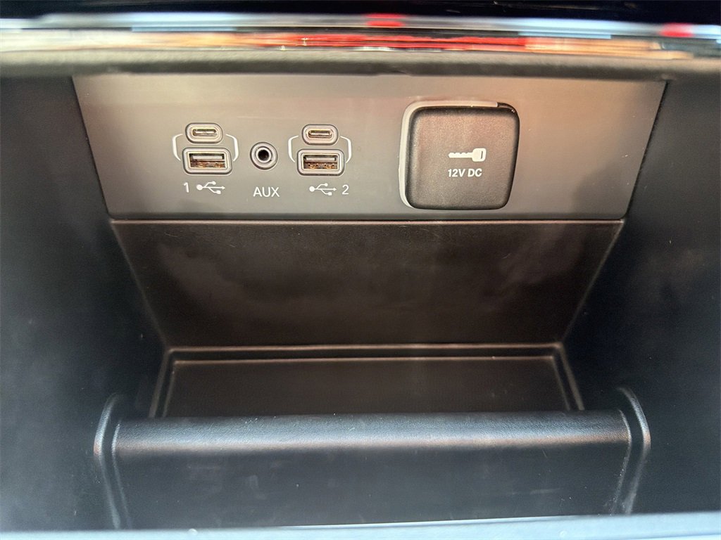 Used 2024 Jeep Grand Cherokee Limited w/ Black Appearance Package image 32