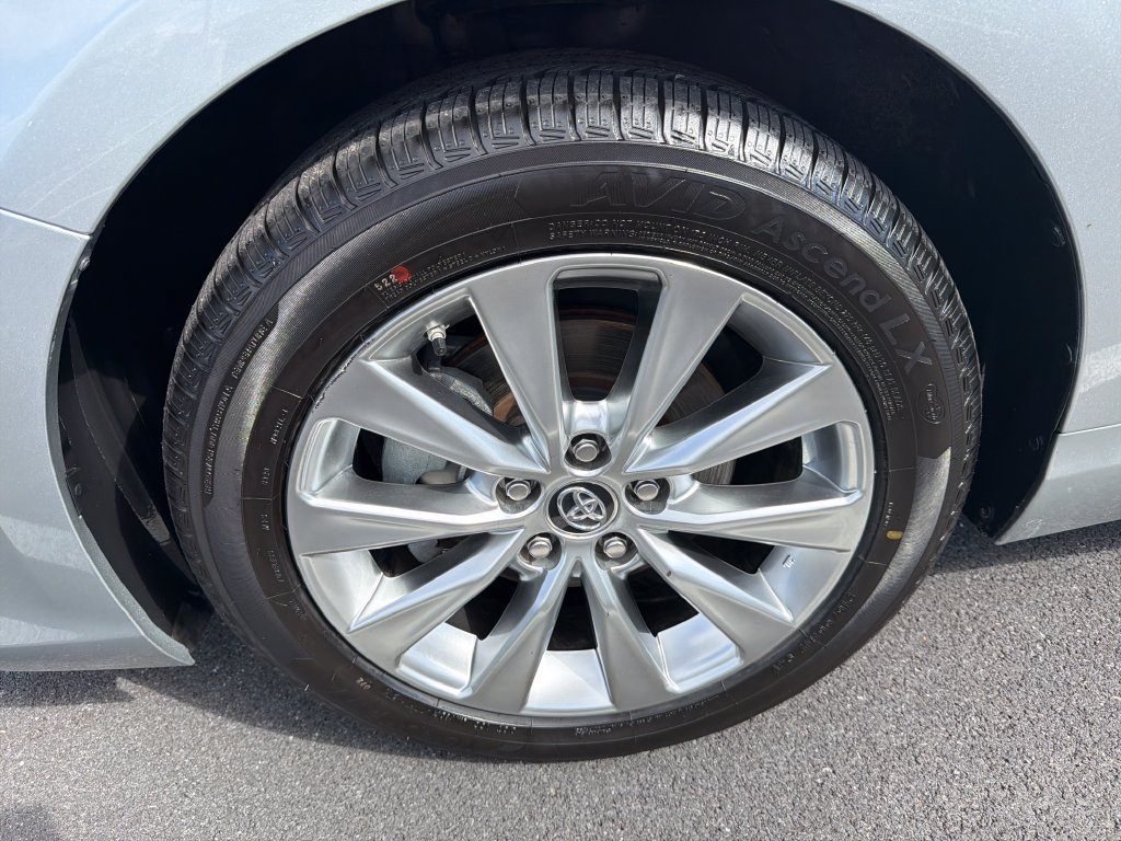 Used 2016 Toyota Camry XLE w/ Moonroof Package FWD image 13