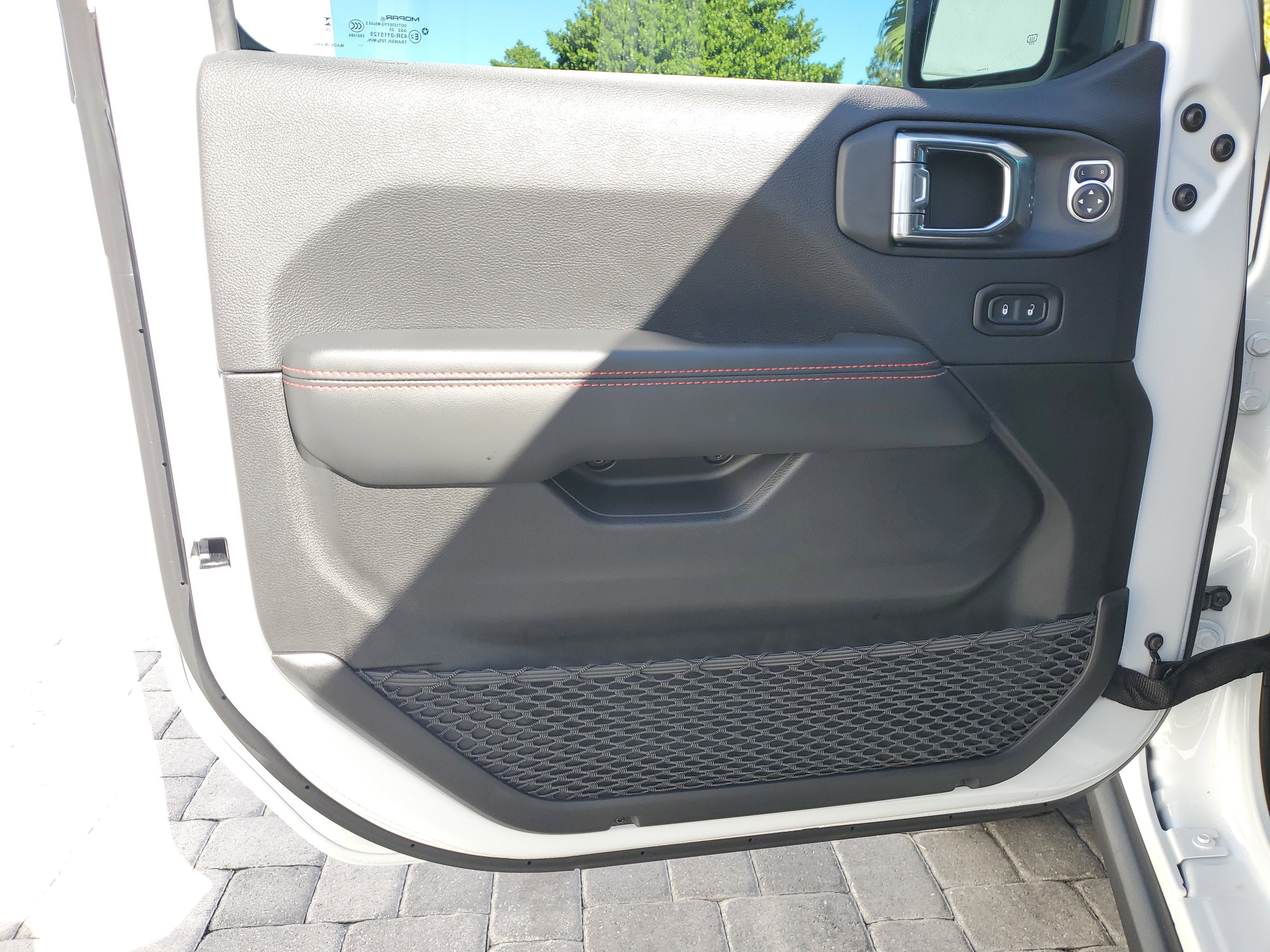 Used 2025 Jeep Wrangler Unlimited Rubicon w/ Safety Group image 21