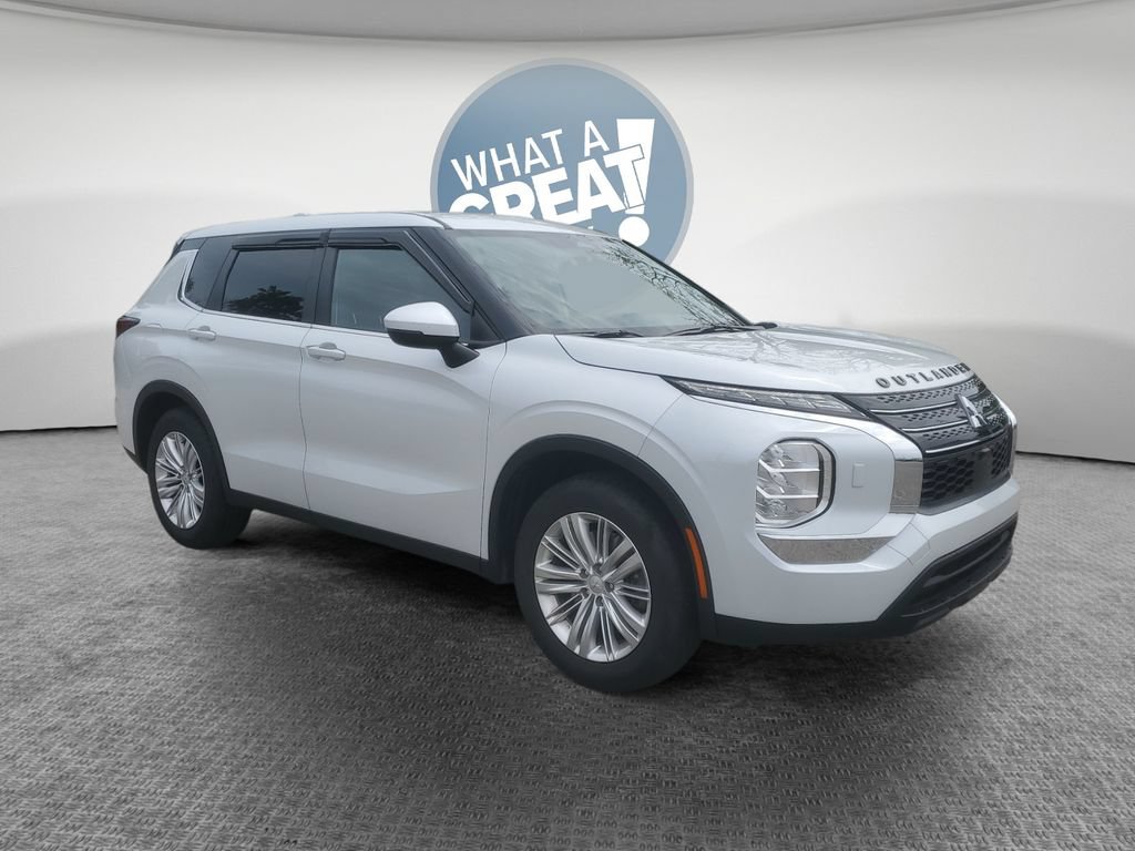 Used 2023 Mitsubishi Outlander ES AWD/4WD image 1