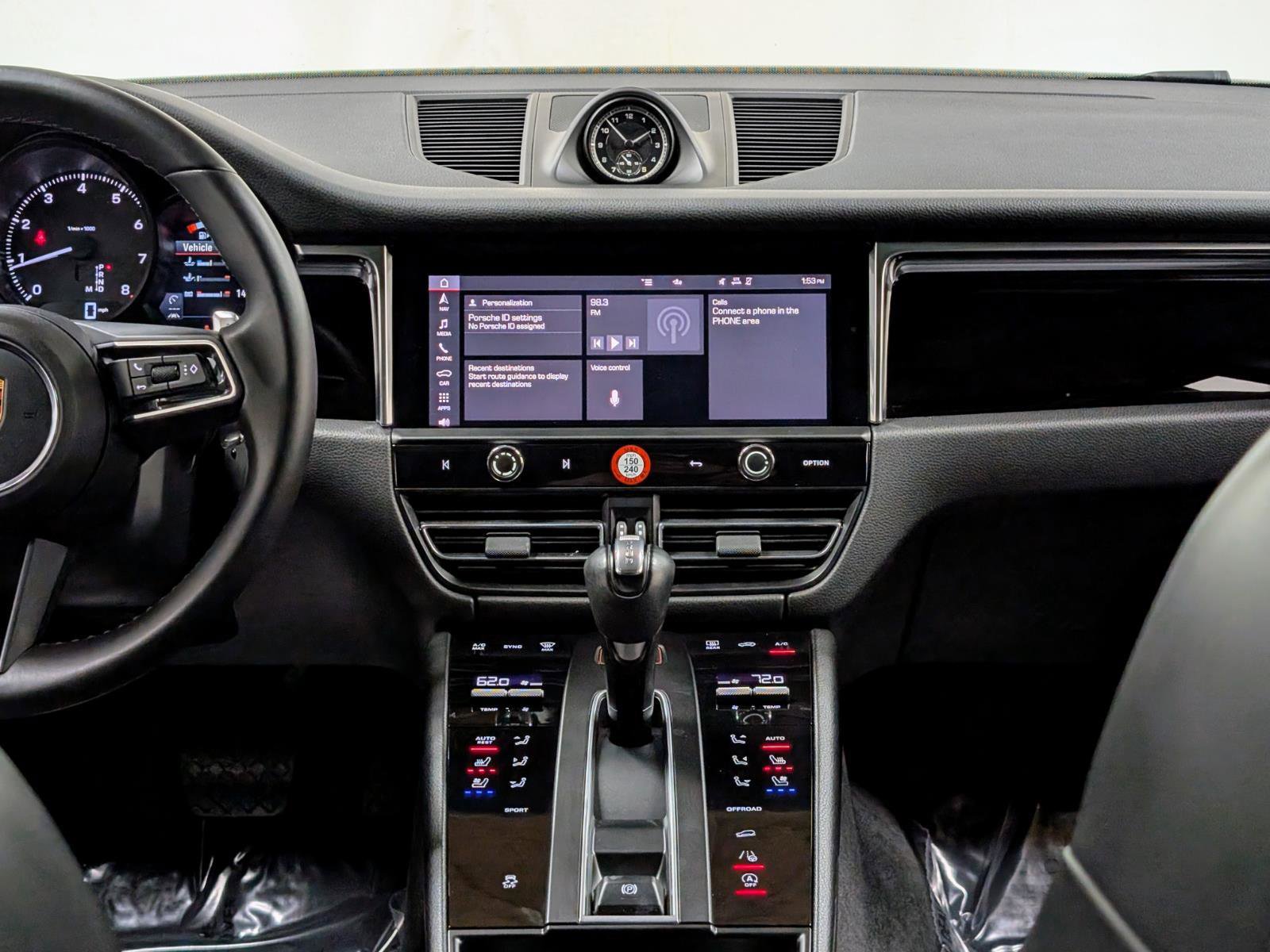 Used 2023 Porsche Macan image 26