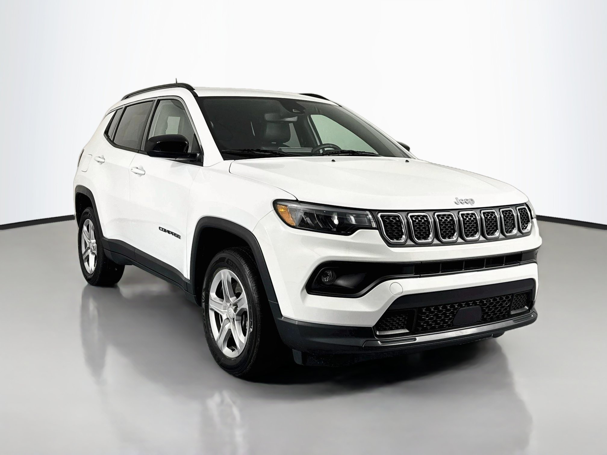 Used 2023 Jeep Compass Latitude AWD/4WD image 3