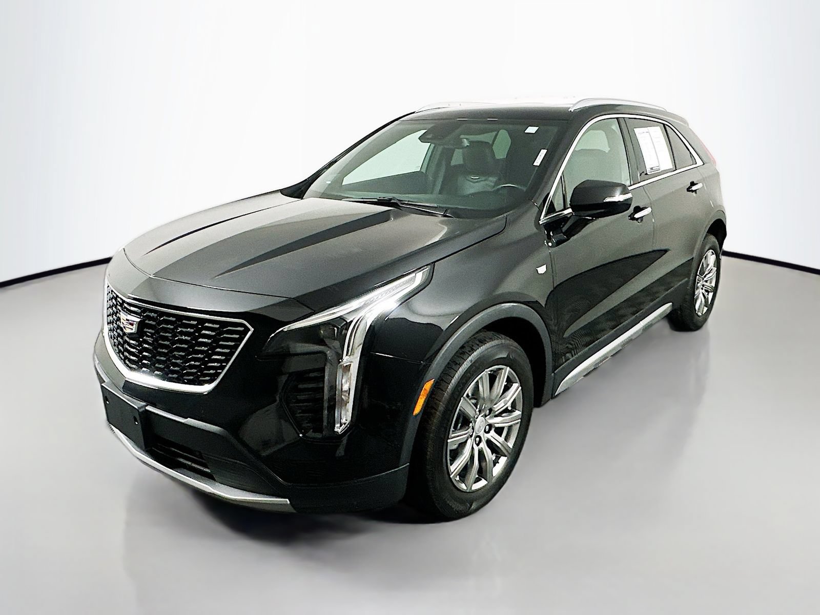 Used 2022 Cadillac XT4 Premium Luxury w/ Driver Awareness Package AWD/4WD image 3