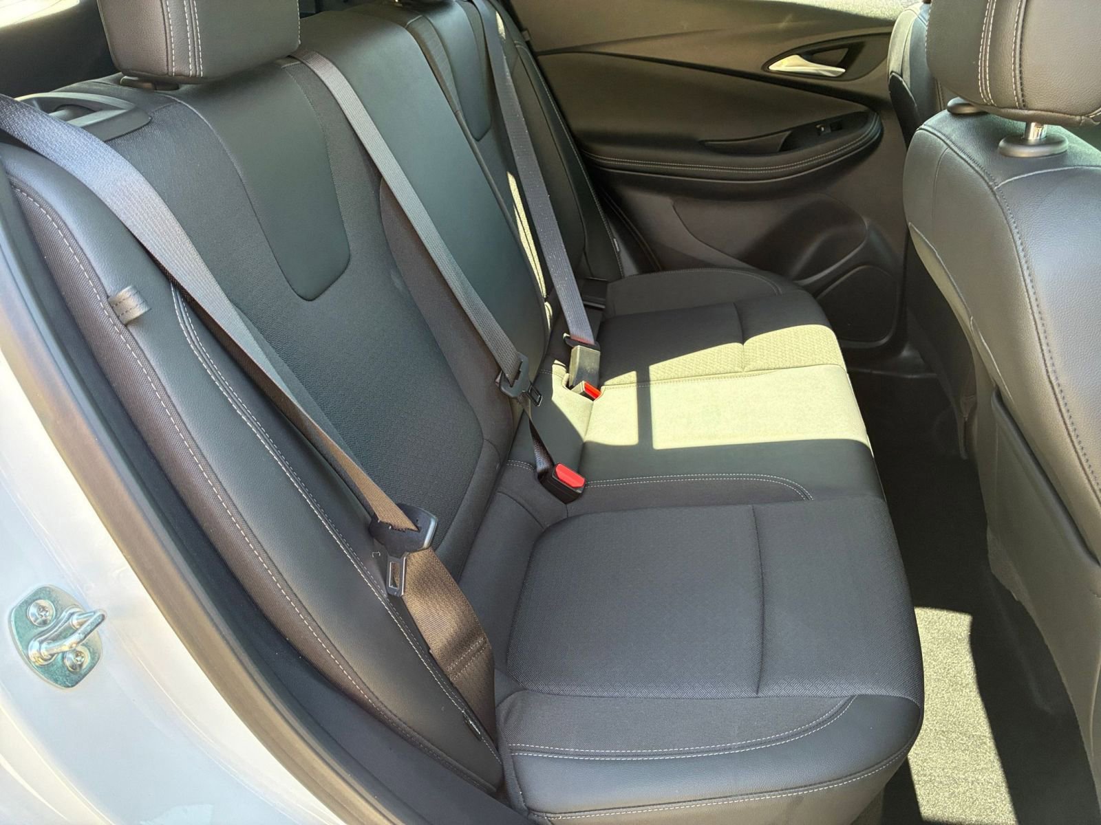 Used 2025 Buick Encore GX Preferred image 37