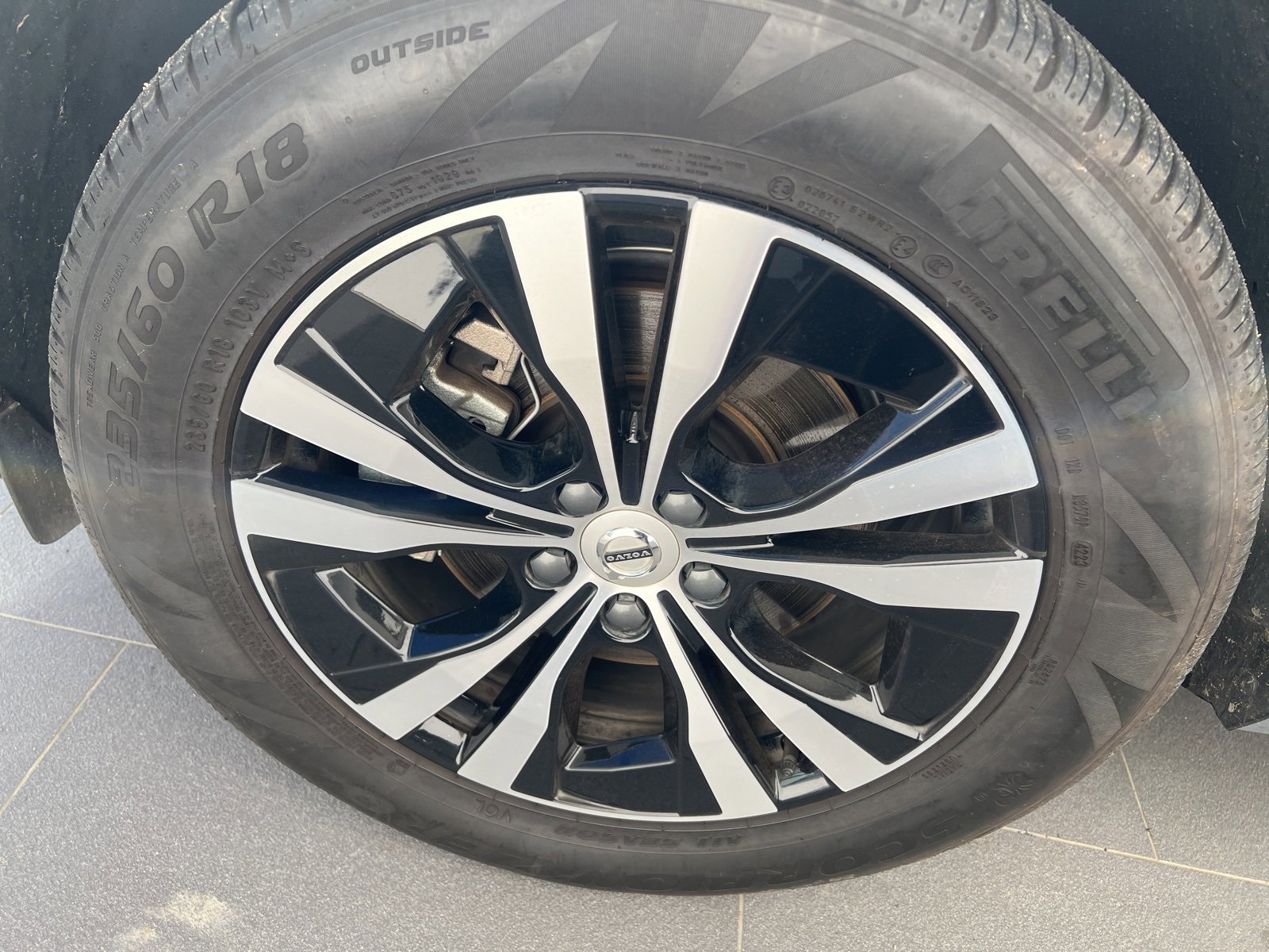 Used 2024 Volvo XC60 B5 Core image 23