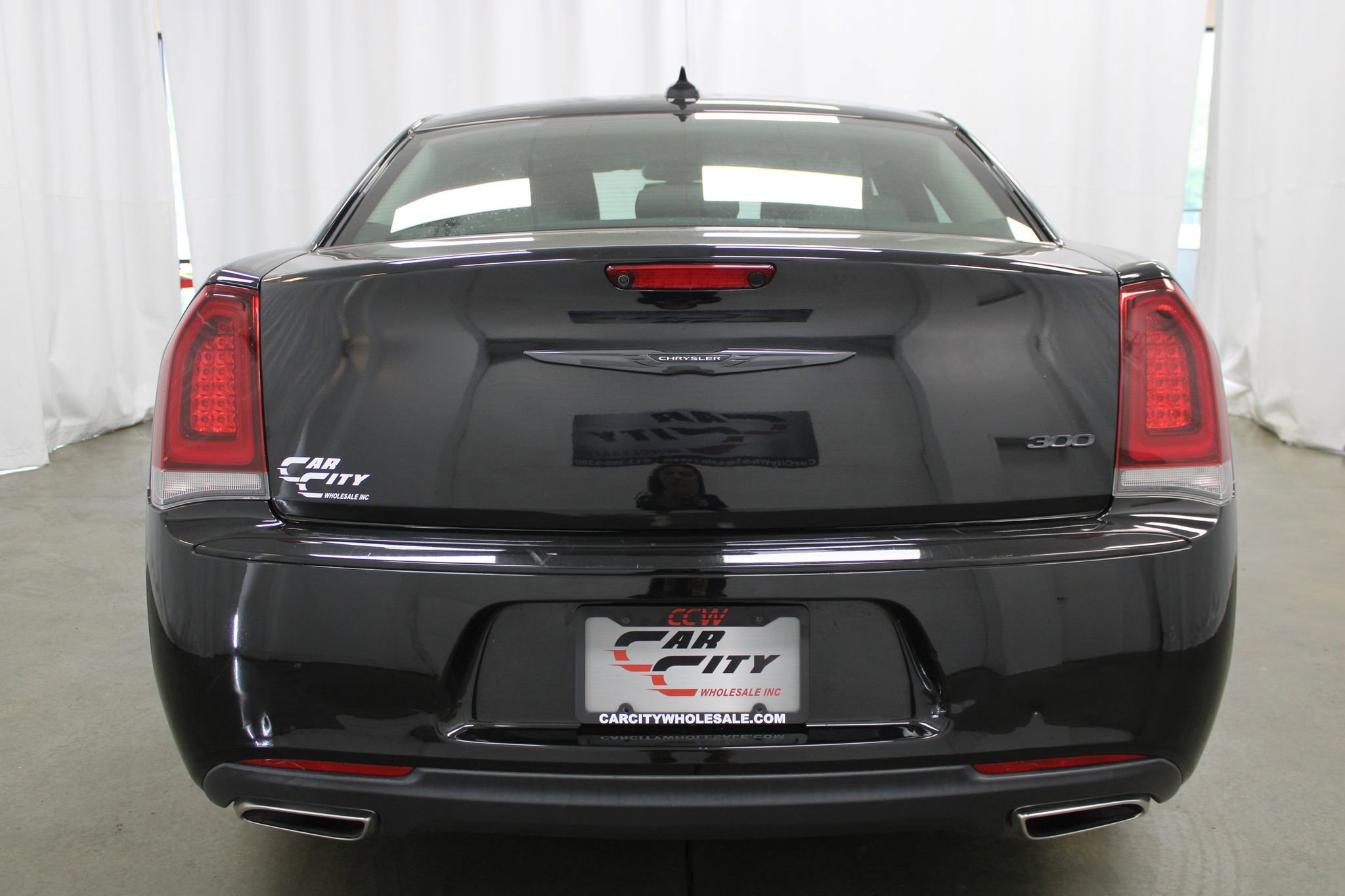 Used 2022 Chrysler 300 Touring w/ Sport Appearance Package RWD image 7