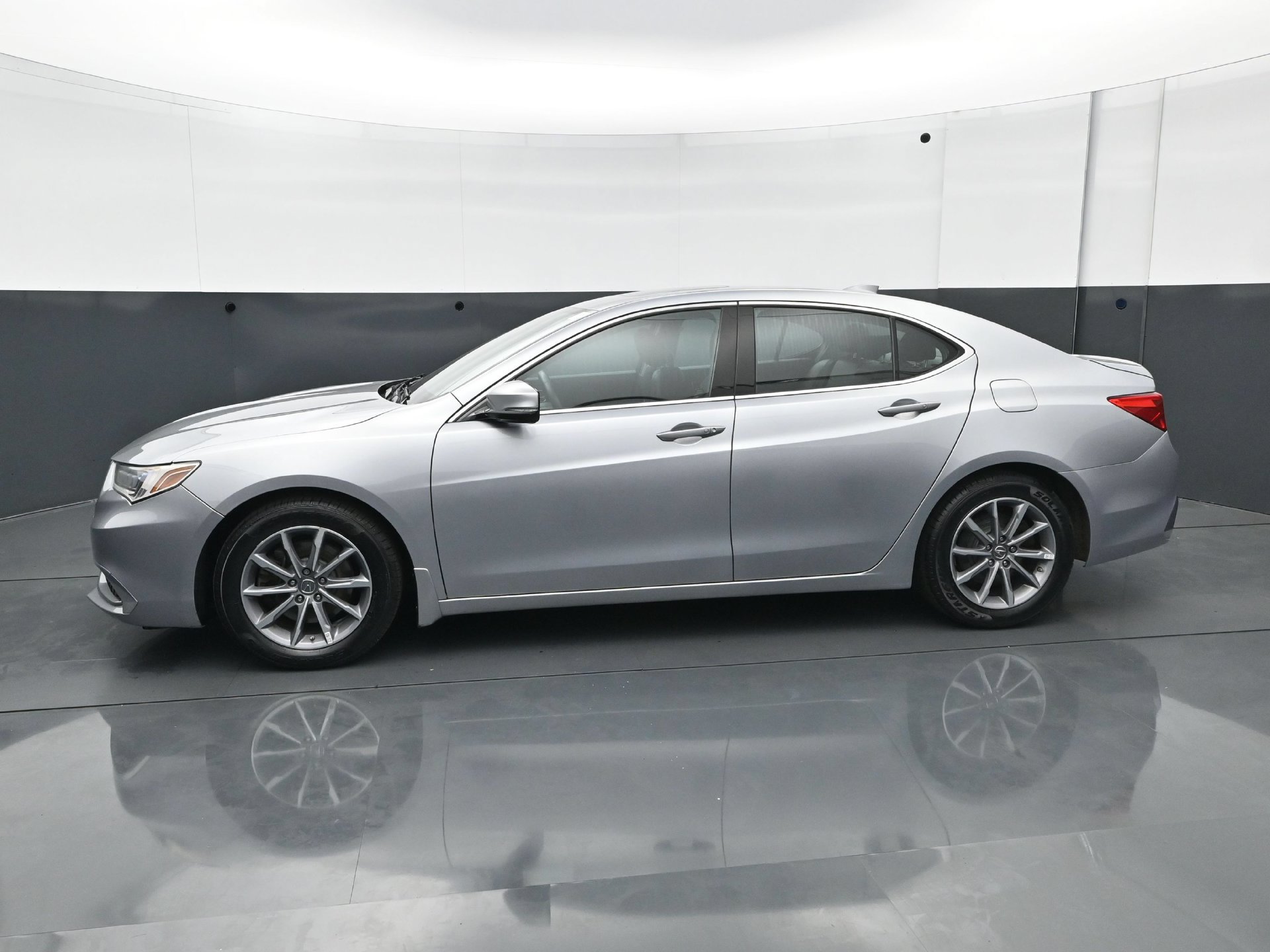 Used 2019 Acura TLX w/ Technology Package FWD image 3